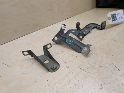 15-20 OEM BMW F80 F82 F83 M3 M4 Left Driver Fender Bracket Mount Carrier SET