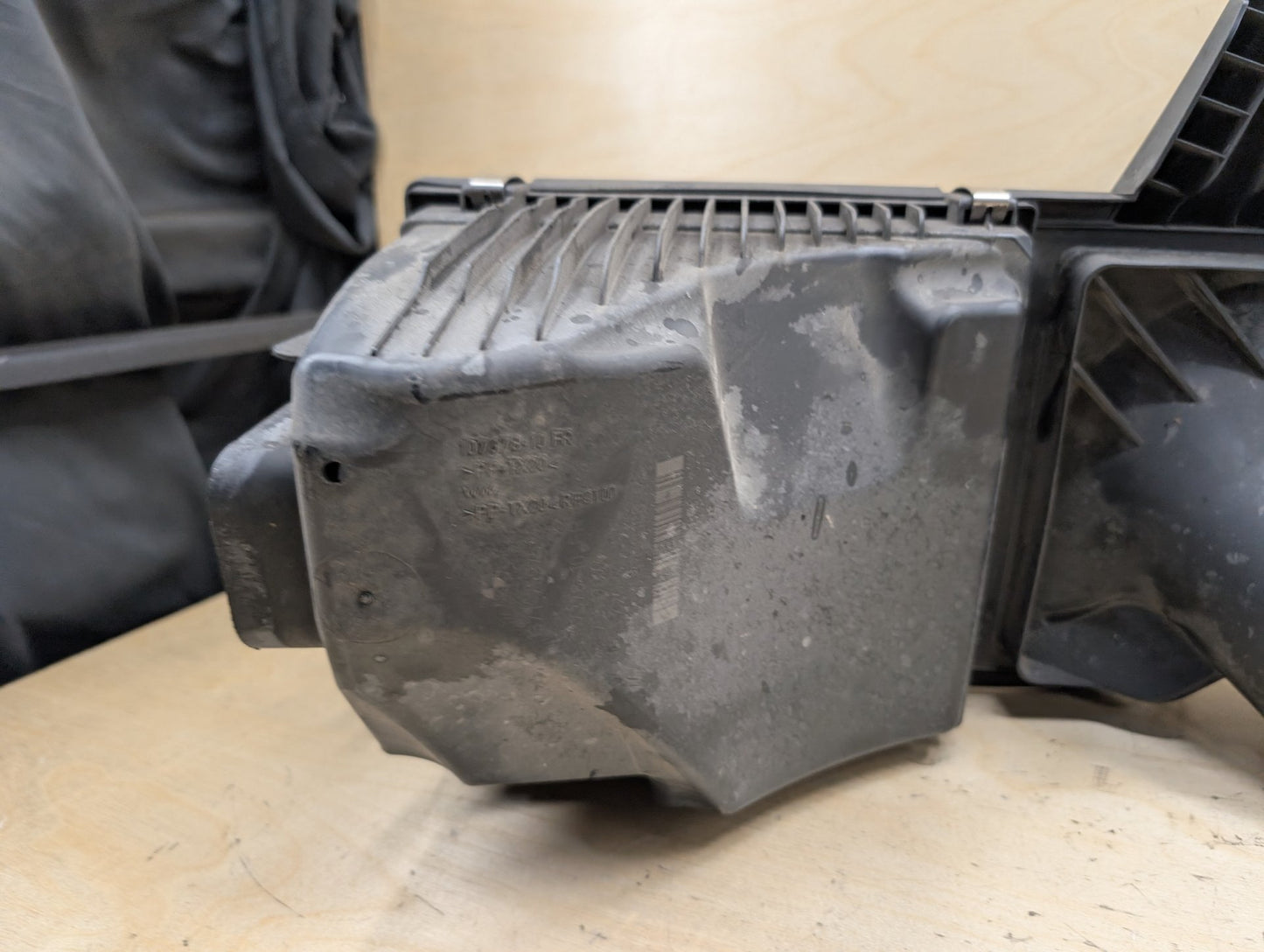 2012-2018 BMW F30 328i N20B20O0 Engine Air Filter Box Assembly 7597589