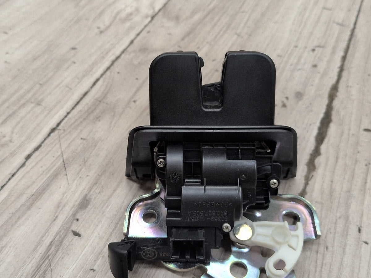 2015-2018 Audi Q3 8U Liftgate Trunk Lid Liftgate Lock Latch Actuator 8R0827505A OEM