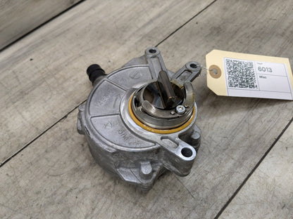 BMW G12 750Li N63B44O2 Engine Motor Vacuum Pump 8634120
