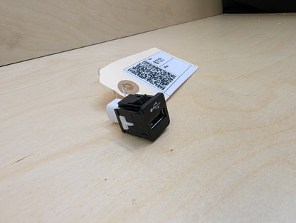2018-2024 BMW X3 G01 AUX/ USB Charger Port Socket 9229294 OEM