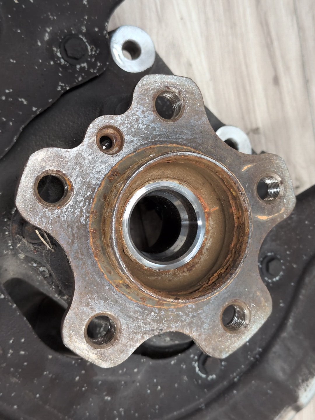 2017-2023 BMW M550i G30 Rear Left Driver Spindle Knuckle w/ Bearing 6866337 OEM
