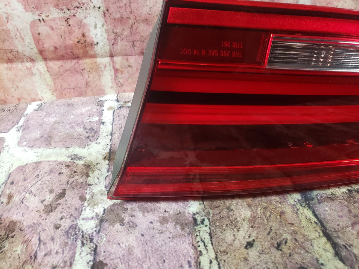 BMW 16-18 F30 RIGHT Tail Light Decklid Mount LCI