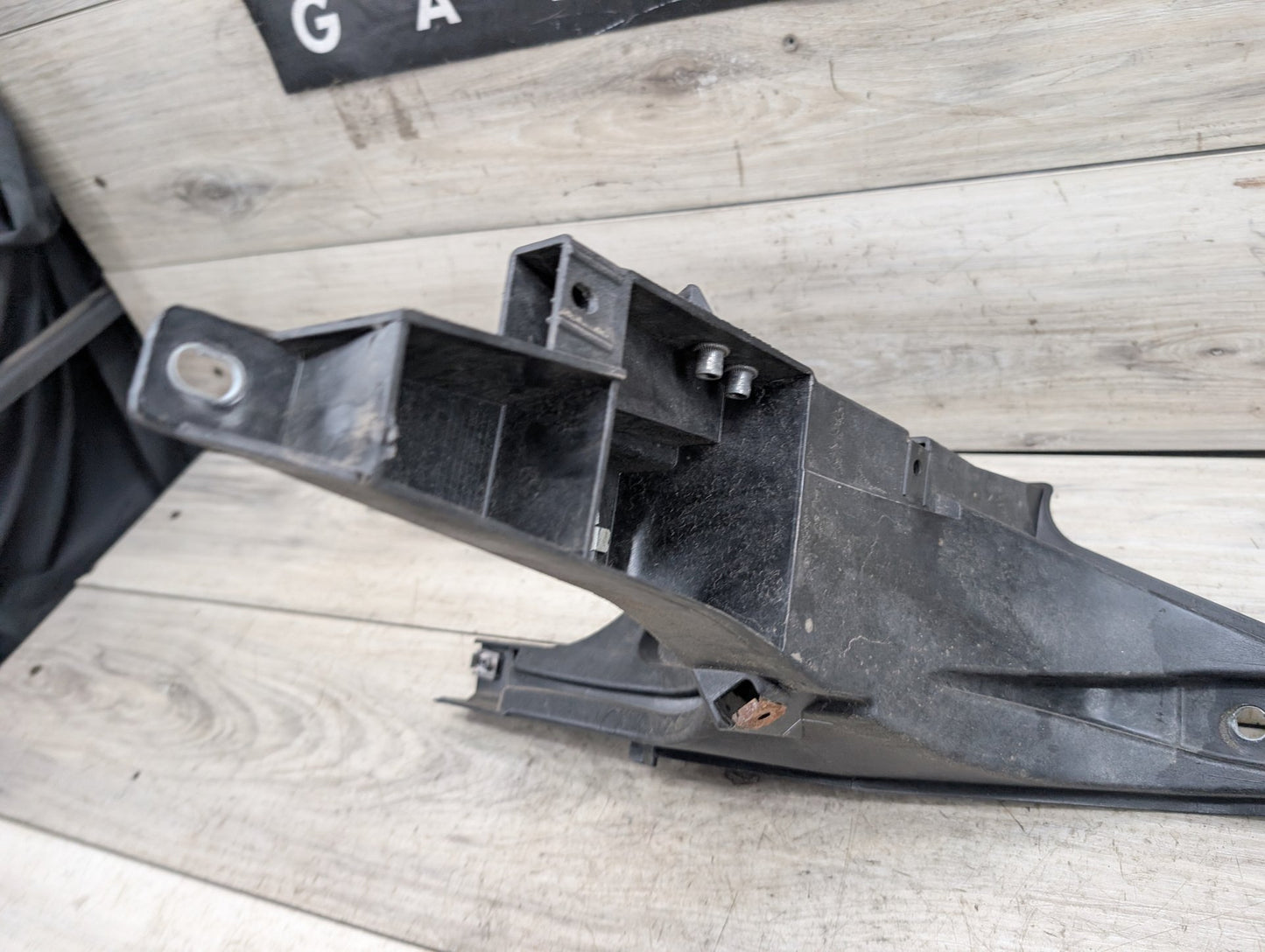 2007-2013 BMW X5 E70 Left Front Bumper Under Headlamp Bracket 7157983