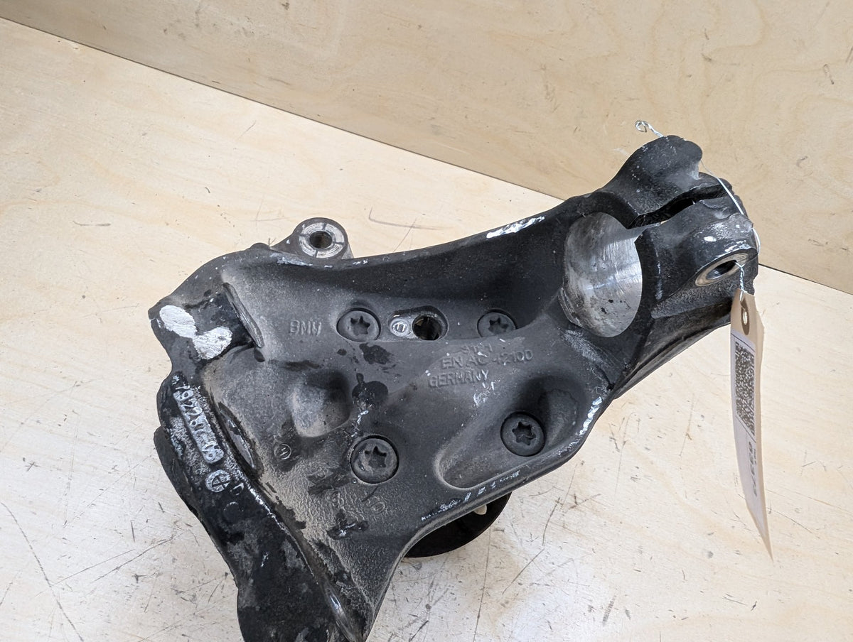 2012-2018 BMW 320i F30 Front Left Driver Spindle Knuckle w/ Bearing 6792287