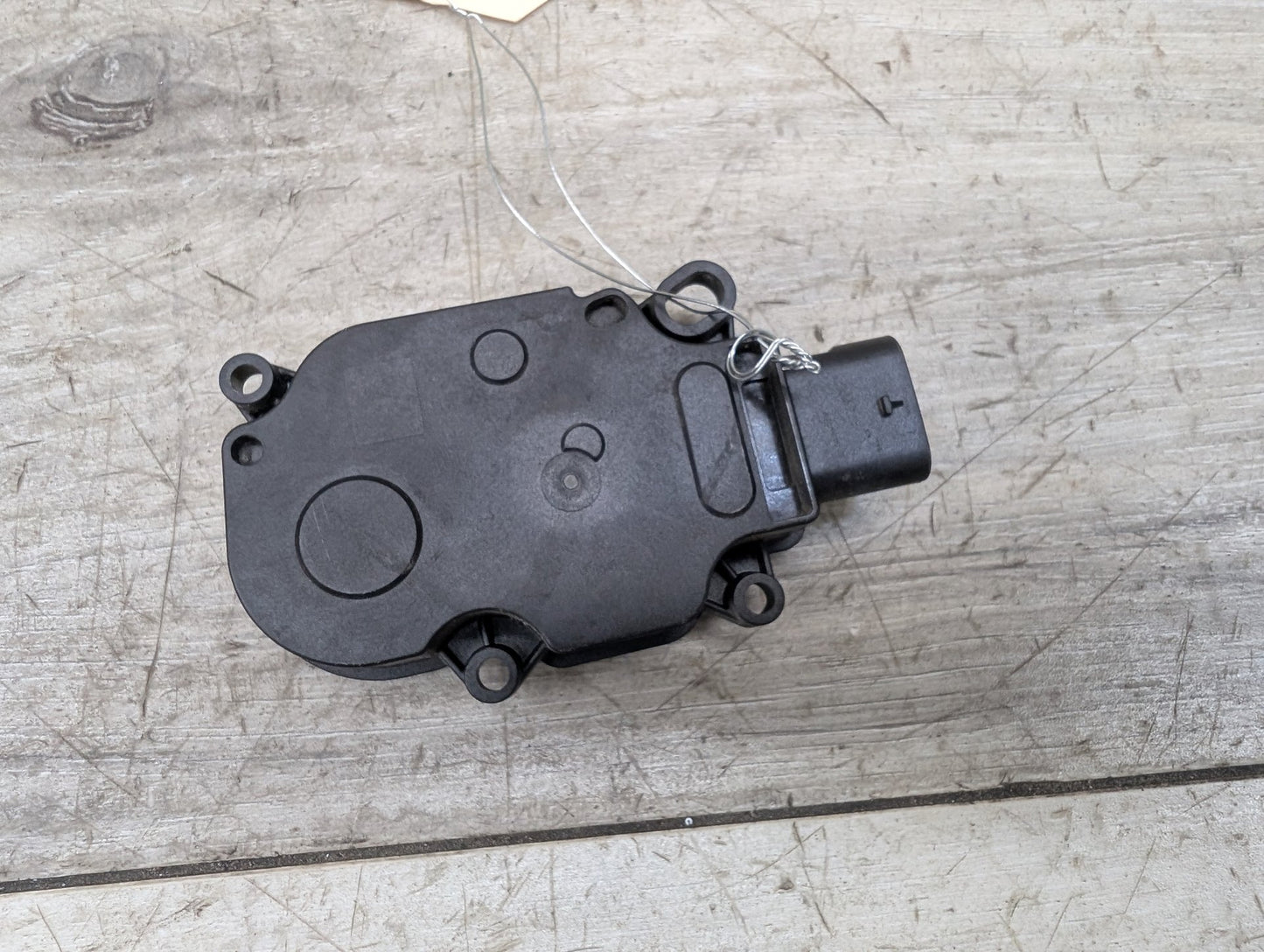 2011 - 2016 BMW 528i F10 Front Bumper Radiator Air Flap Shutter Motor Actuator 7193168 N20B20O0