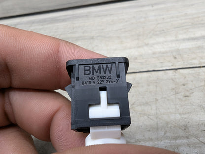 2017-2023 BMW 530i G30 AUX/ USB Charger Port Socket 9229294