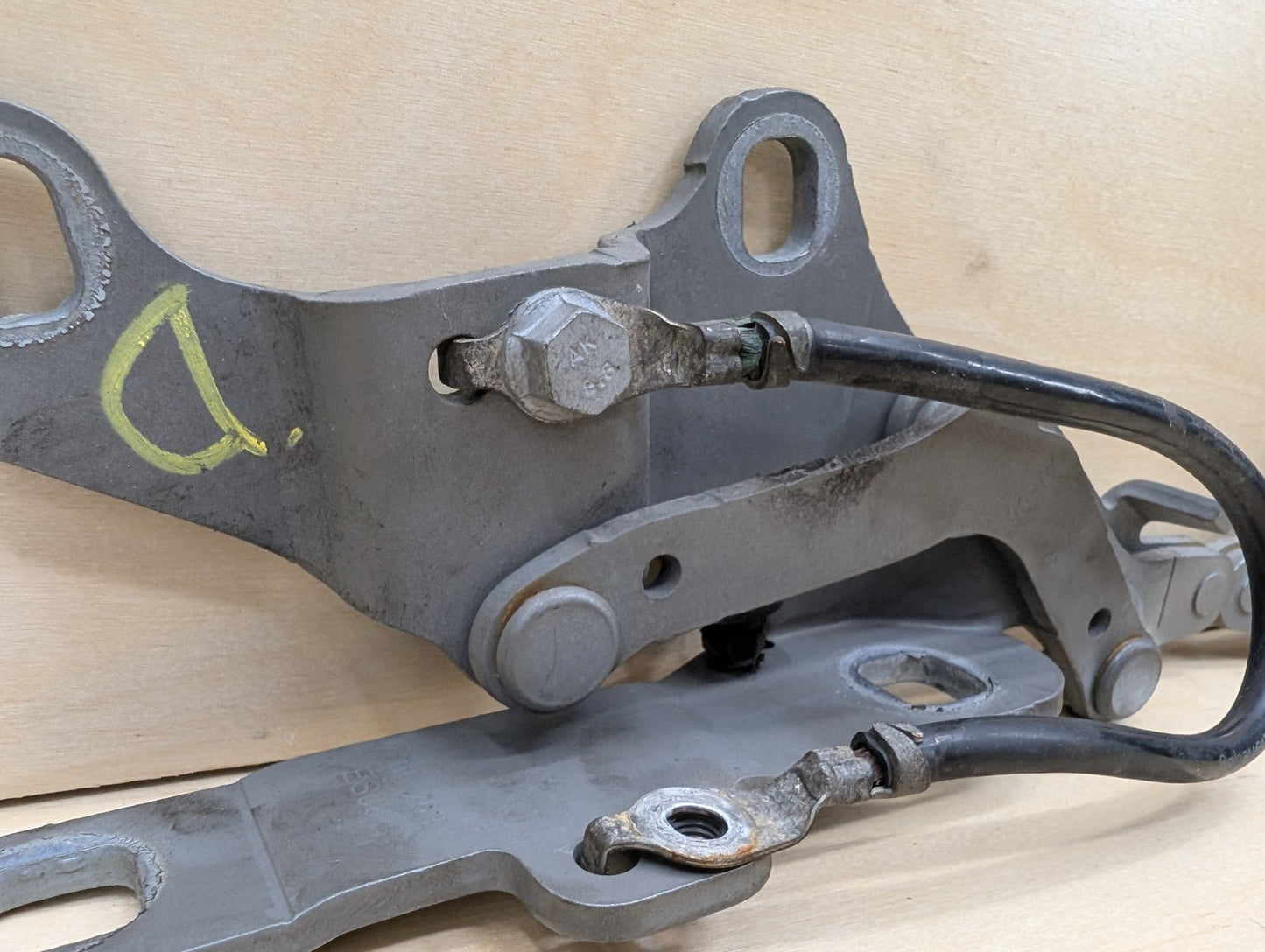 06-13 OEM BMW E90 E91 E92 E93 Hood Bonnet Left Right Side Hood Hinges SET
