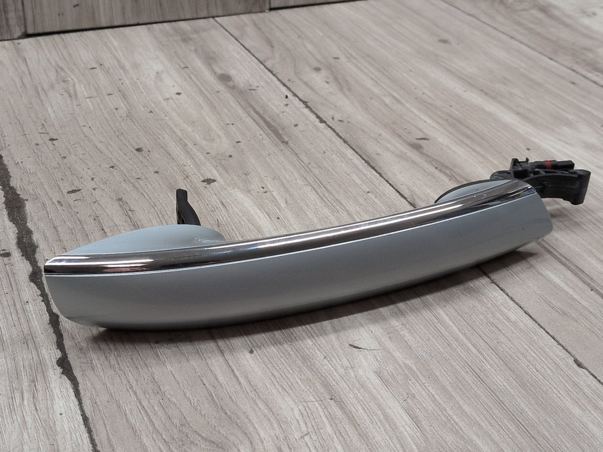 2016-2019 BMW 740Li G12 Right Passenger Door Handle w/ Comfort Access 7411034