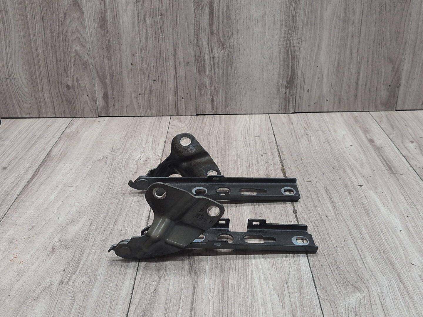 2015-2018 Audi Q3 8U Hood Bonnet Hinges SET 8U0823302