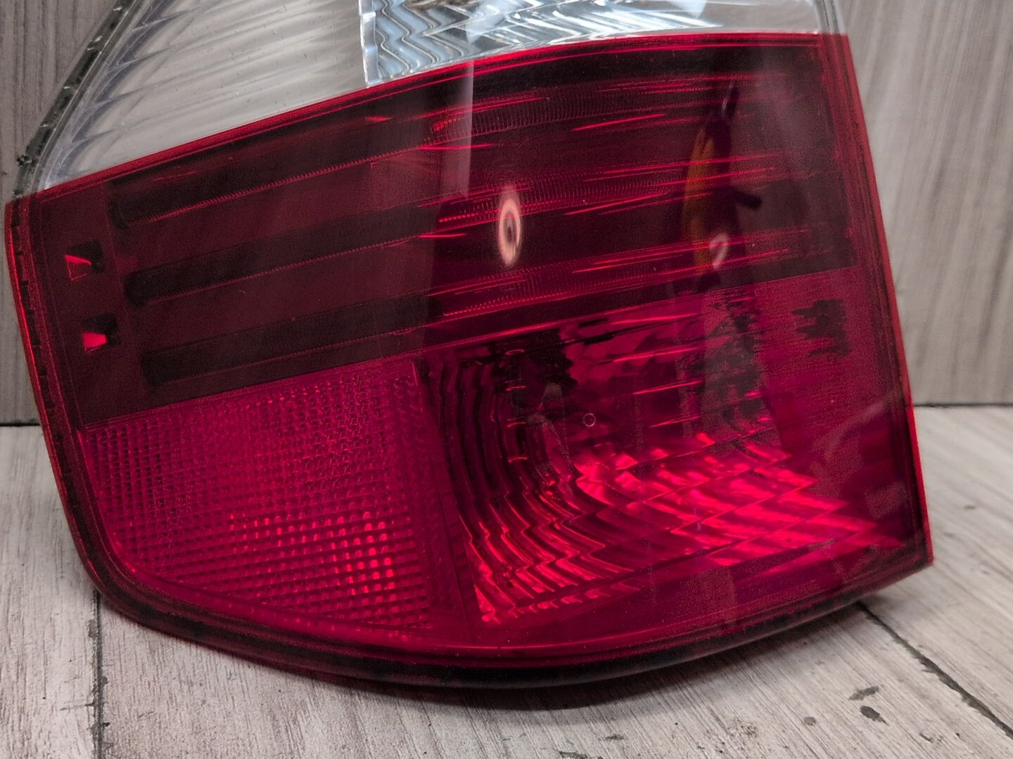 2004-2010 BMW X3 E83 Rear Left Driver Outer Tail Light 7162211