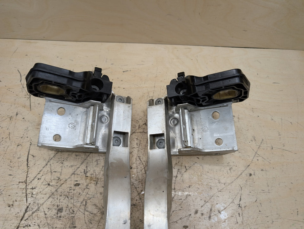 2010-2017 BMW 535i GT xDrive F07 Cooling Radiator Brackets SET 7186513 OEM