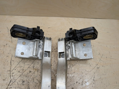 2010-2017 BMW 535i GT xDrive F07 Cooling Radiator Brackets SET 7186513 OEM