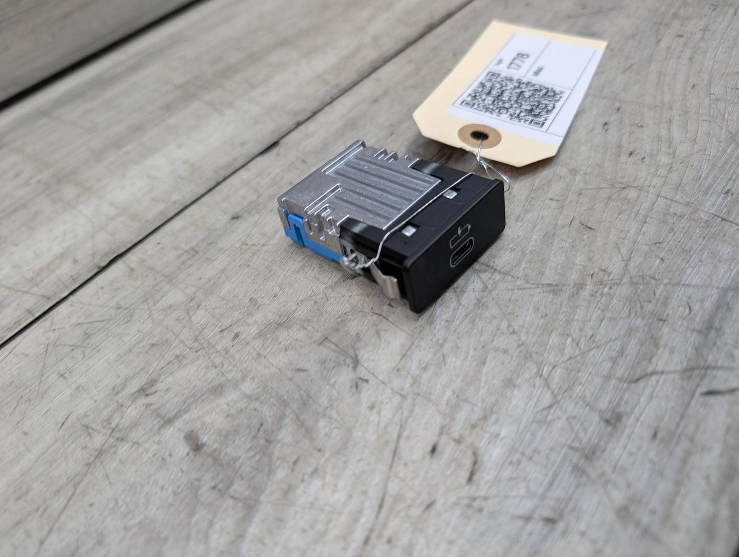 OEM BMW F48 F97 G01 G20 G22 G23 G26 G30 USB Type C Socket Charger Port Connector