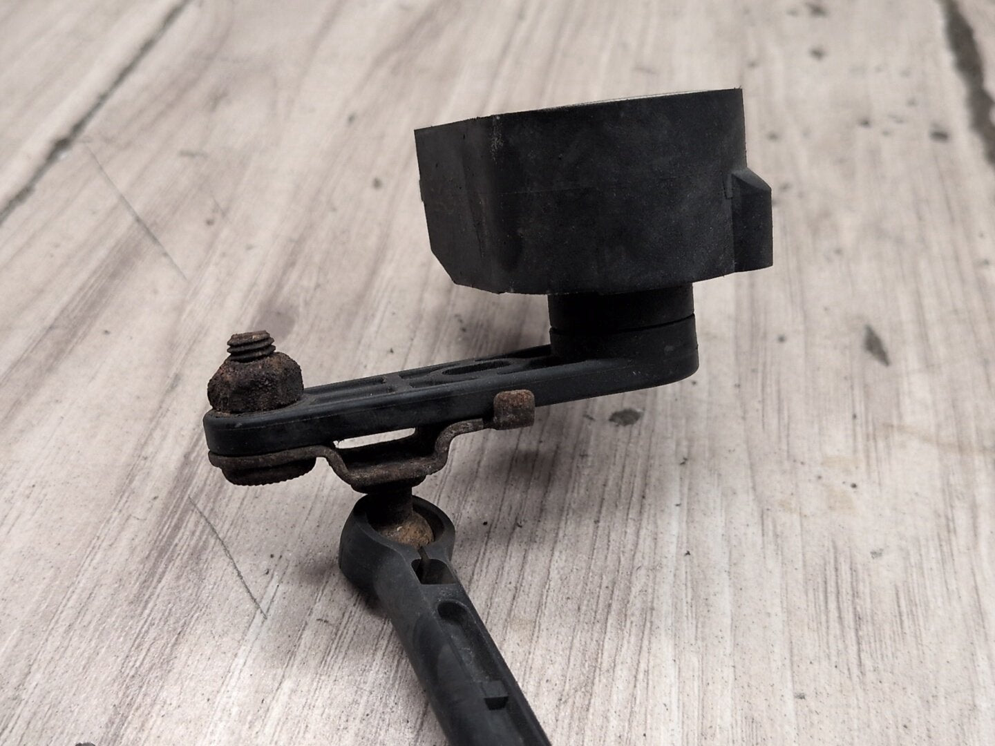 2009-2012 Mercedes-Benz E550 W212 Suspension Height Level Sensor A0045429918 OEM