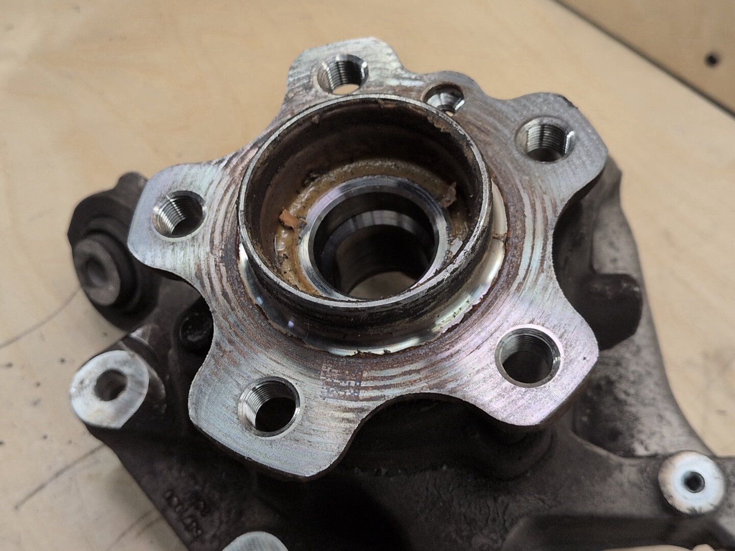 OEM BMW G01 X3 30i 30iX M40iX REAR Right Passenger Knuckle Hub Spindle Bearing