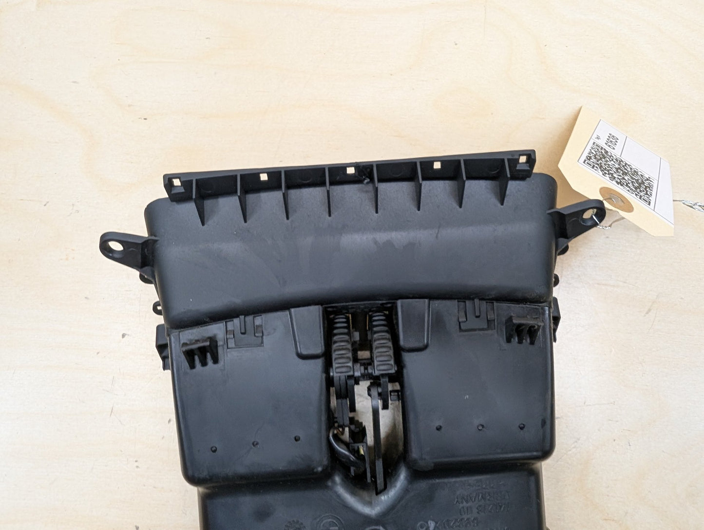 07-13 OEM BMW E92 328 335 Coupe Interior Central Console Rear Vent