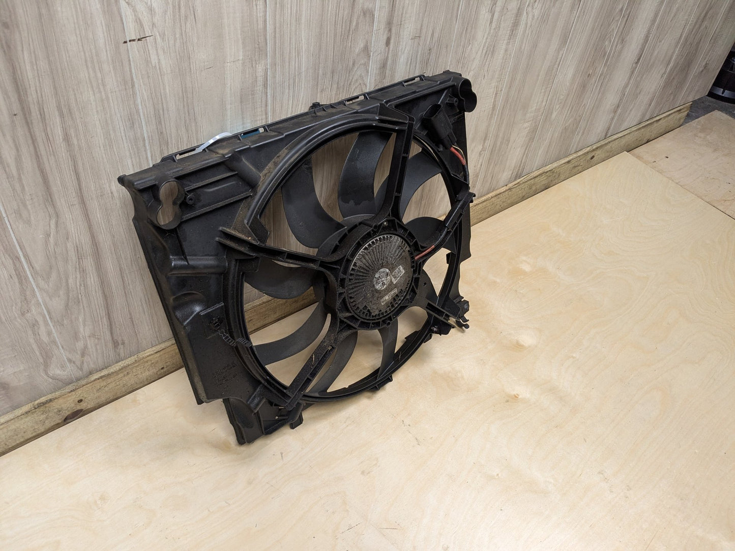 2008-2010 BMW 535i E60 Radiator Fan Shroud Housing w/ Motor 7603658 850w