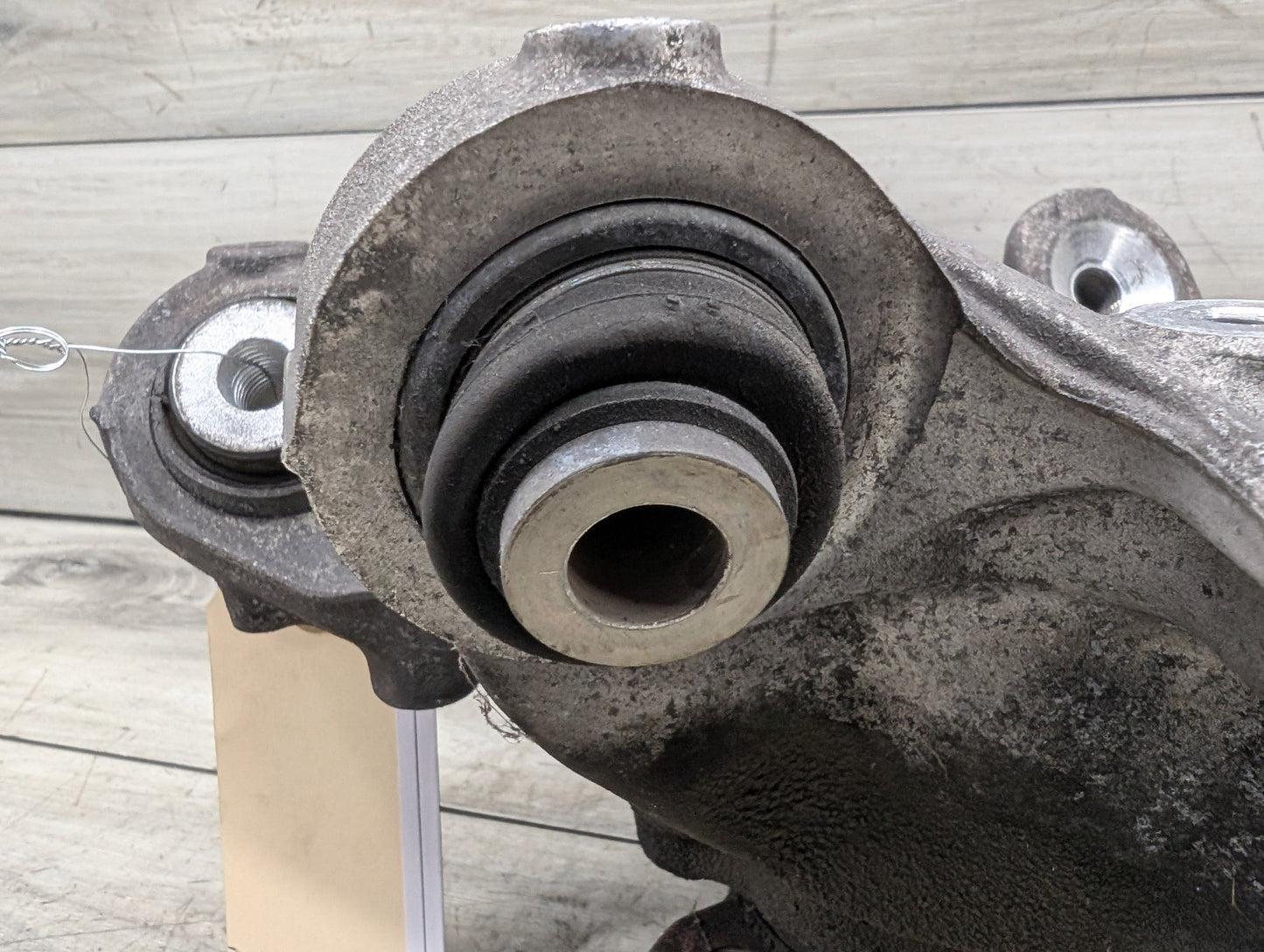 OEM BMW G01 X3 30i 30iX M40iX REAR Right Passenger Knuckle Hub Spindle Bearing
