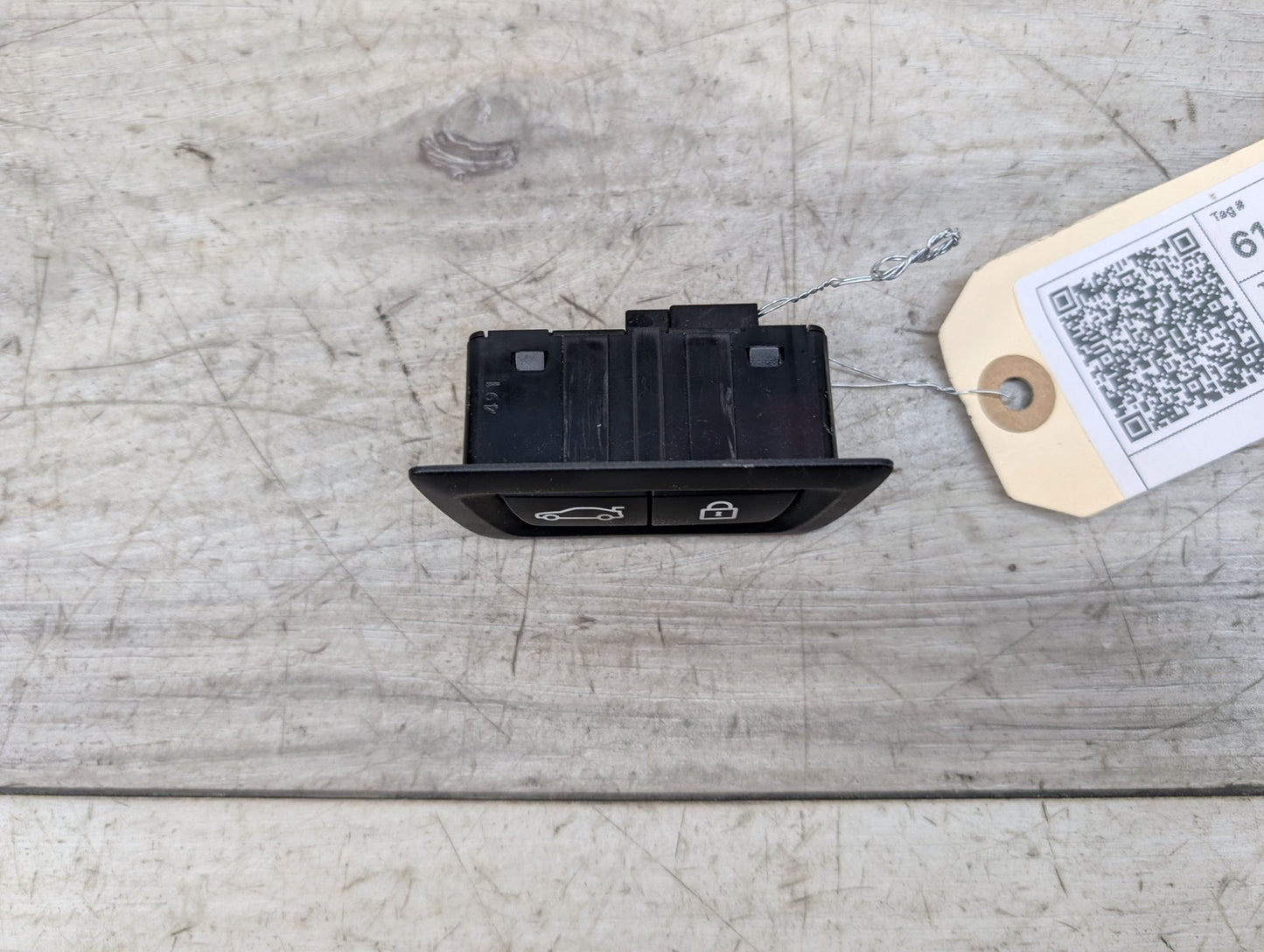OEM BMW F02 F10 F35 F30 F36 F80 G01 G30 X3 Rear Trunk Lid Center Unlock Switch