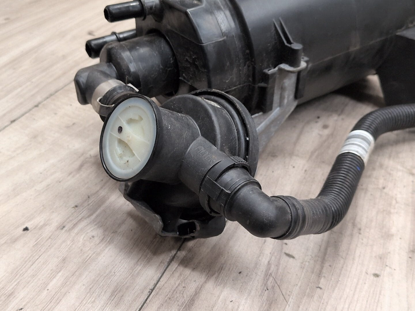 OEM BMW G20 G22 G26 G42 G80 Charcoal Filter Fuel Tank Vapor Evaporator Canister