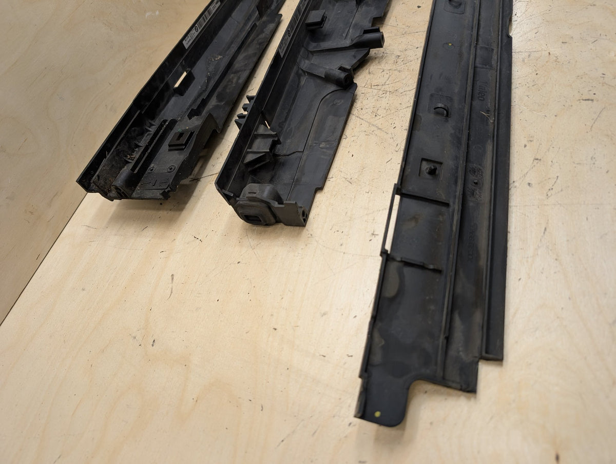 2012-2018 BMW 328i F30 Right Passenger Side Rocker Panel Brackets SET 8507422