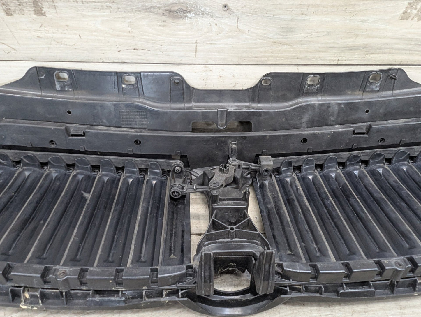 2016-2022 BMW 750Li G12 Front Bumper Radiator Air Flap Shutter 7347374