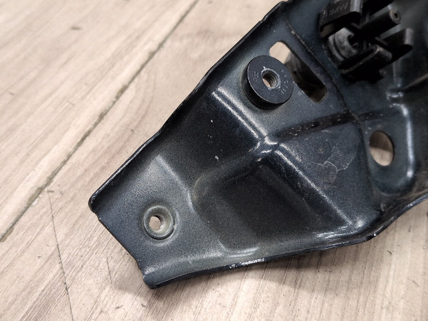 2019 - 2026 BMW X5 G05 Front Right Passenger Fender Brackets SET 7418216 N63B44M3