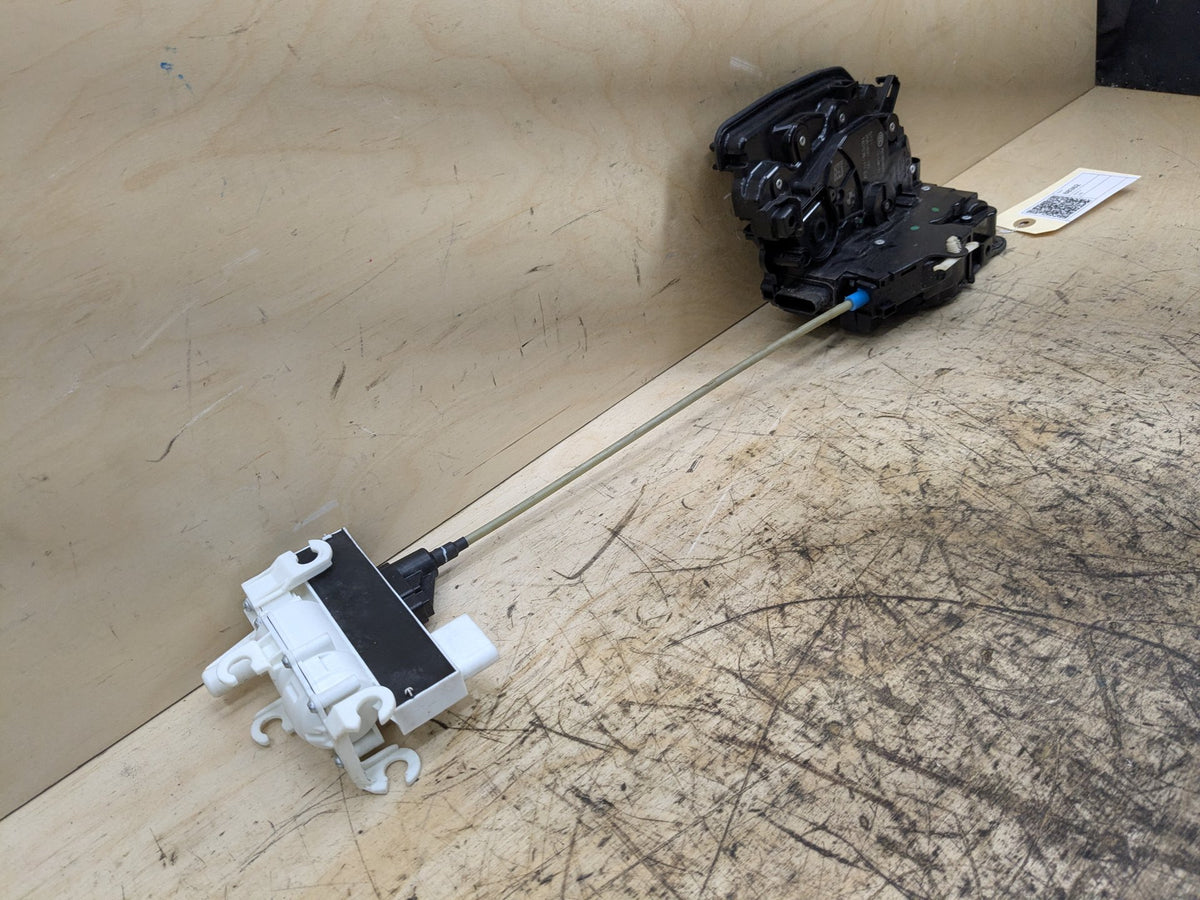 2016-2019 BMW 740Li G12 Front Right Passenger Door Latch Lock Actuator 2581897 OEM