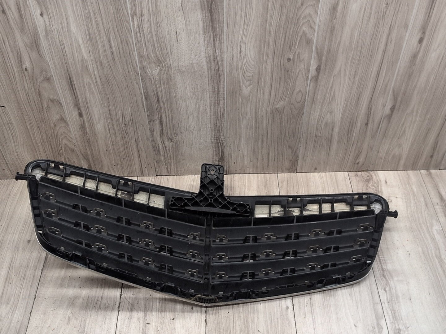2009-2012 Mercedes-Benz E550 W212 Front Middle Center Bumper Cover Grille A2128800583 OEM