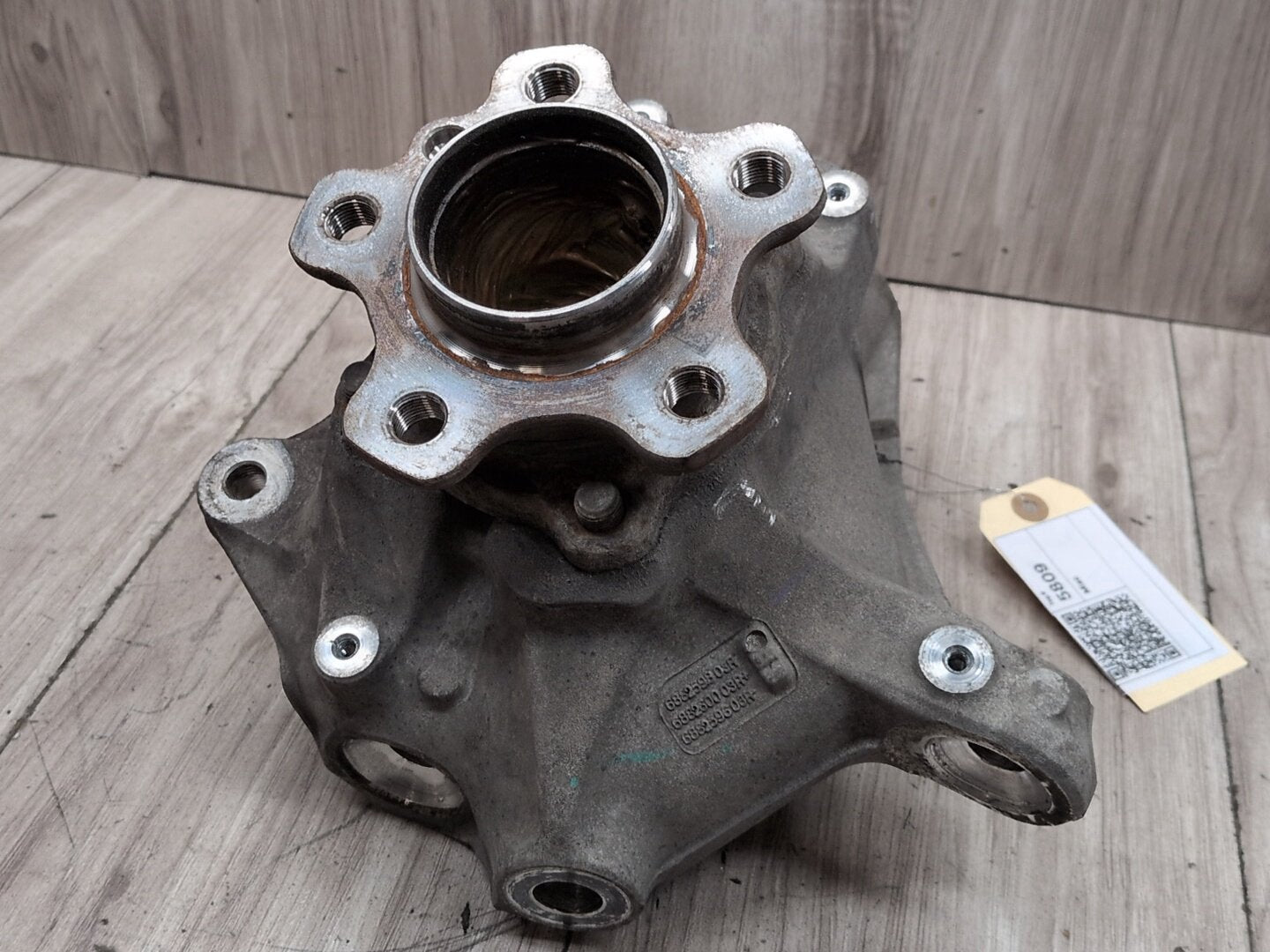 2018-2020 BMW X3 G01 Front Right Passenger Spindle Knuckle w/ Bearing 6882598