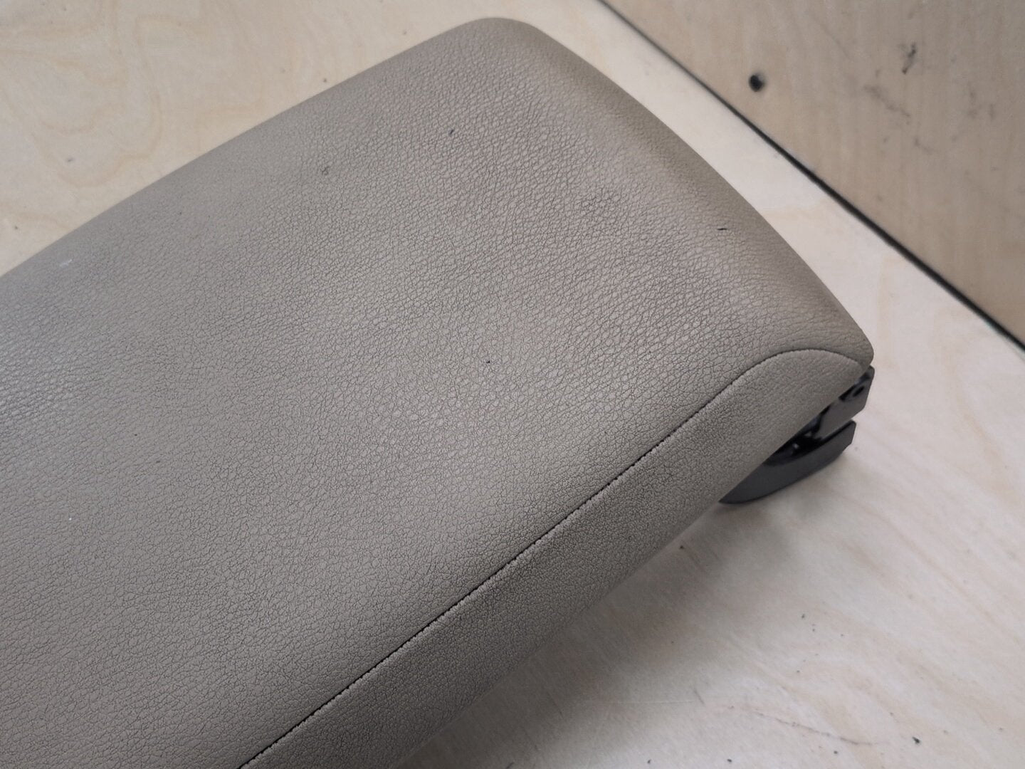 2011-2016 BMW X3 F25 Center Console Armrest Arm Rest 9216669