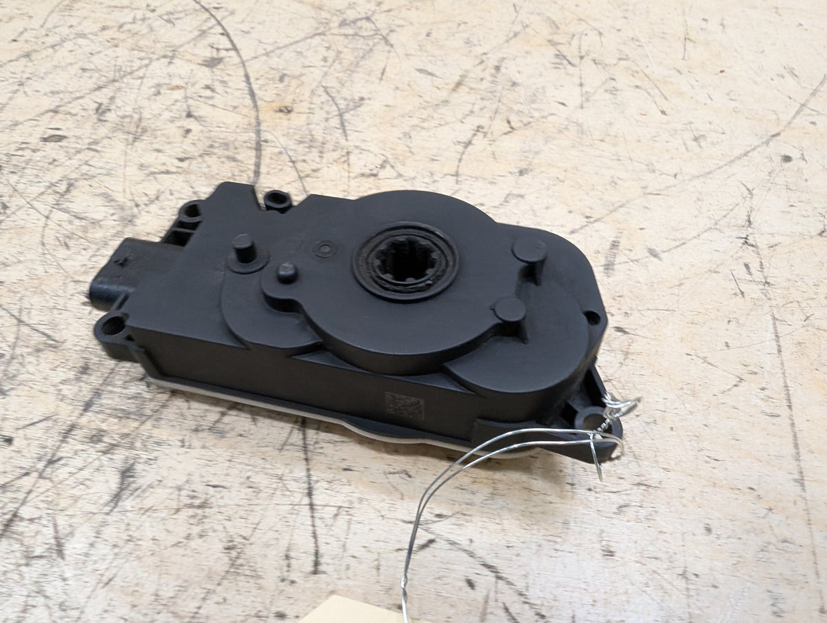 OEM BMW G05 G07 G12 G20 330 M340 X5 X7 Front Upper Grille Shutter Motor Actuator