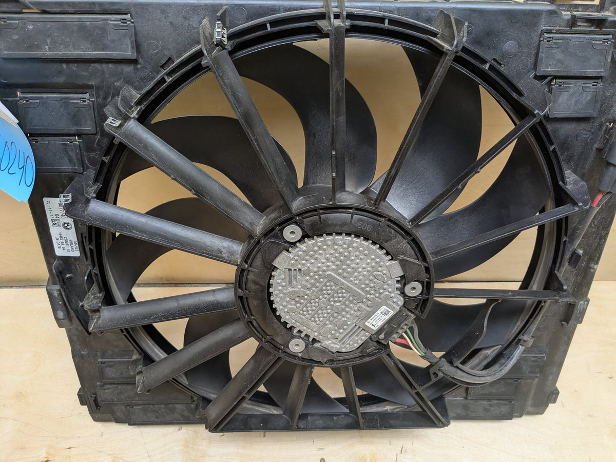 2017-2023 BMW 530i G30 Radiator Fan Shroud Housing w/ Motor 7953400