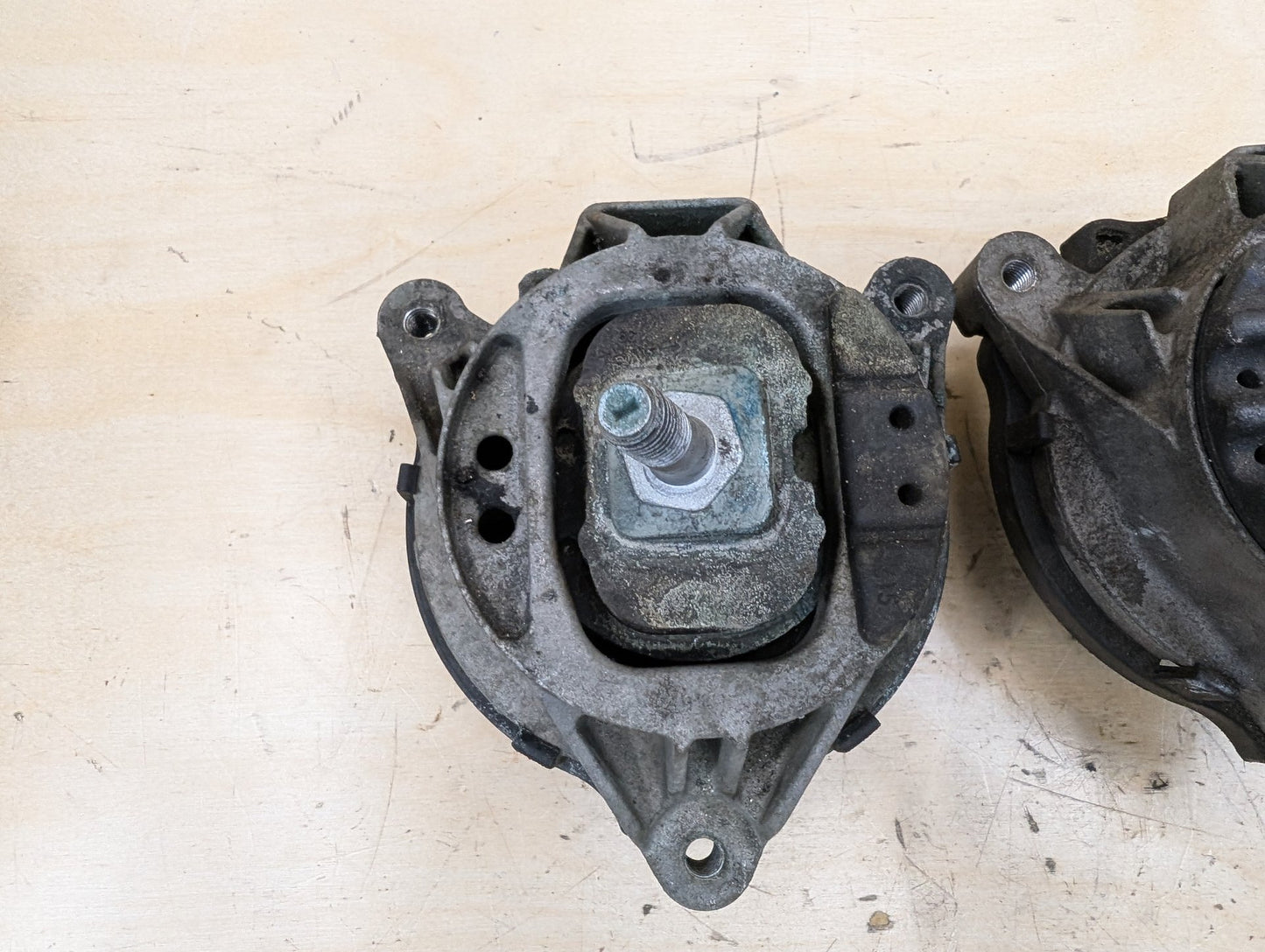 2012-2018 BMW F30 328i N47D20O1 Left Right Engine Bracket Support Mount SET 6787657