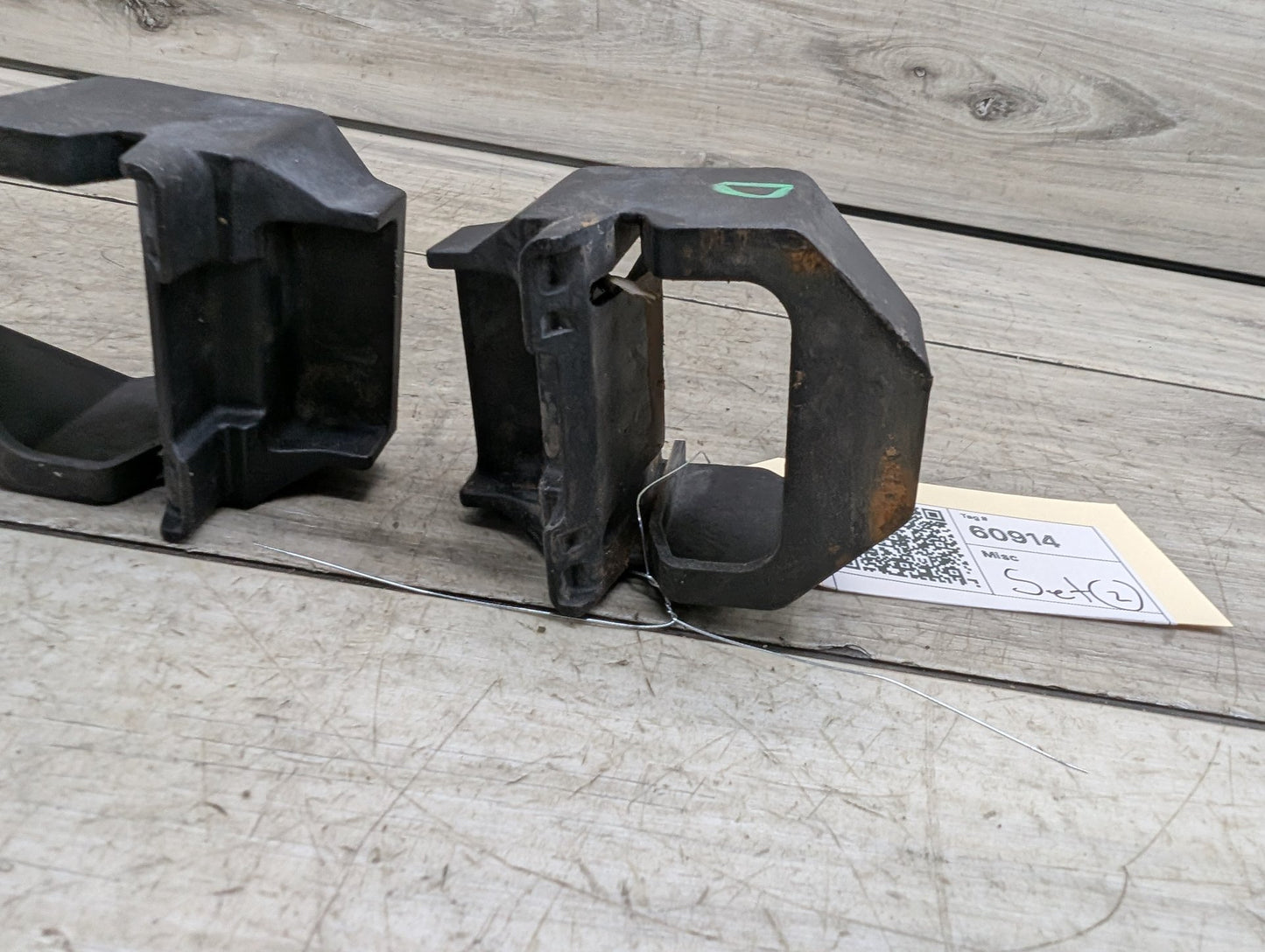 2008-2013 BMW 128i E82 Radiator Lower Mounting Brackets SET 7807184