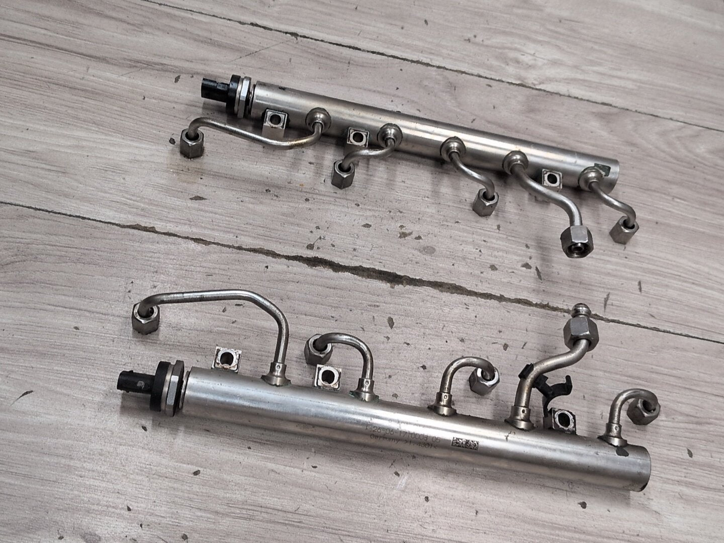 PRE-LCI OEM BMW G12 750 G30 M550 Engine N63R Right Fuel Injector Rail Lines 5-8