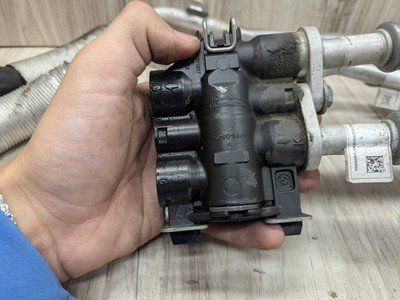 16-19 OEM BMW F90 M5 G12 750 G30 M550 Transmission Oil Cooler Line Inlet Outlet
