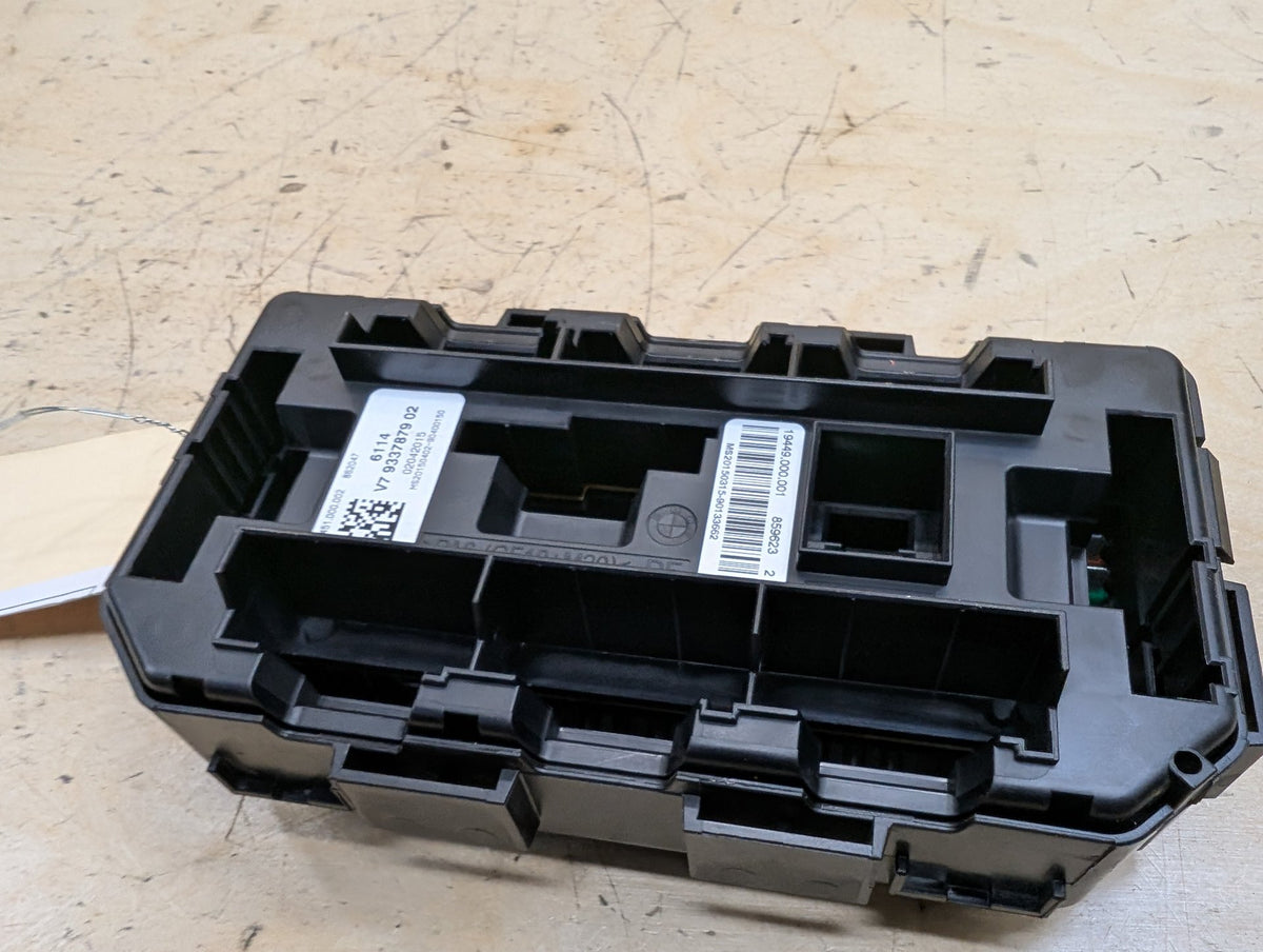 2012-2018 BMW 320i F30 Front Power Distribution Fuse Box 9337879 OEM