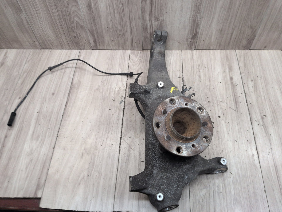 2011-2016 BMW M5 F10 RWD Front Right Spindle Knuckle w/ Bearing 2284054