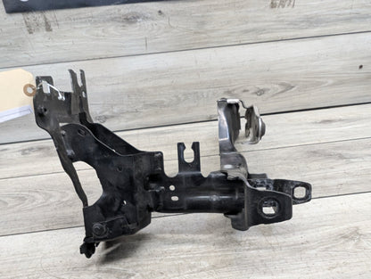 2017-2023 BMW 530i G30 Right Passenger Headlight Bracket 7383858