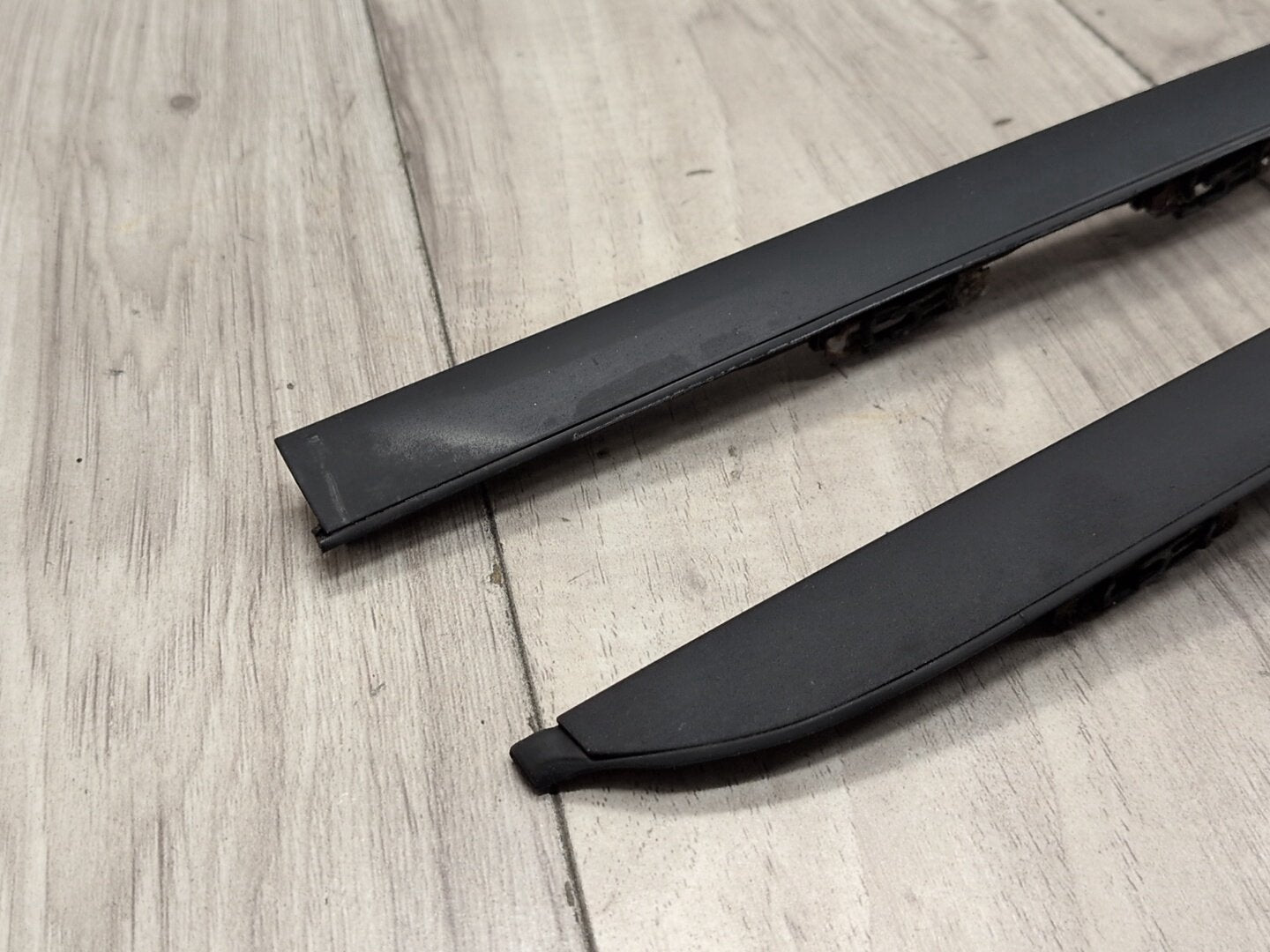 2008-2010 BMW 535i E60 Front Left Right Side Windshield Drip Trim Molding SET 7045448