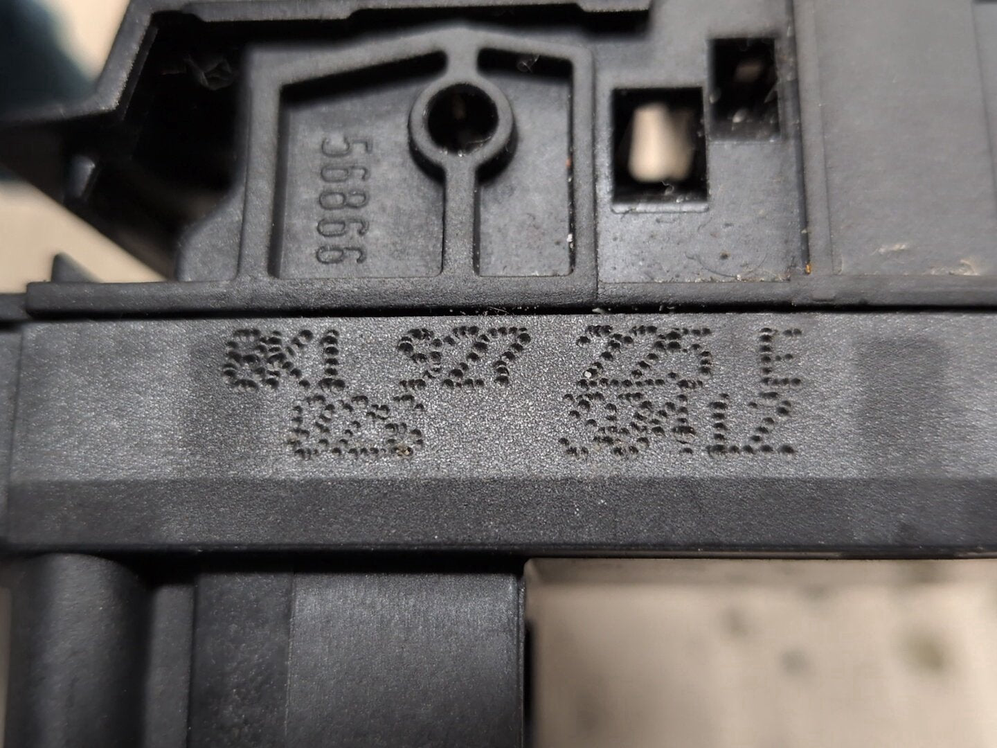 2008 - 2017 Audi S5 8T Emergency Parking Brake Switch 8K1927225E