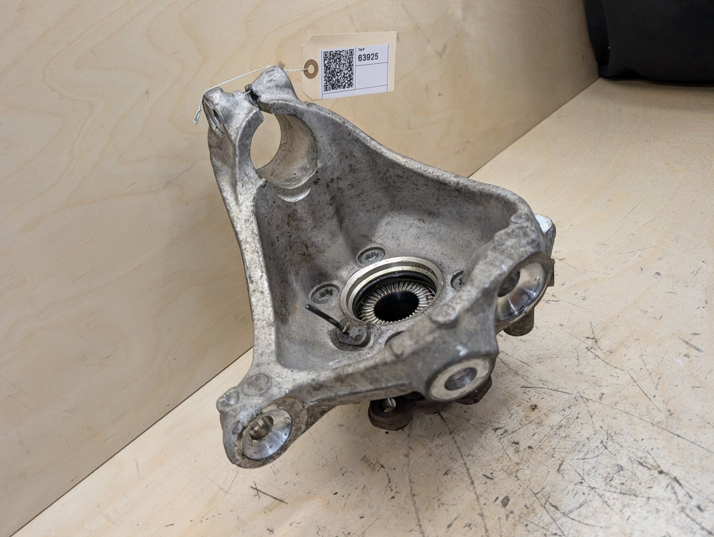 2018-2024 BMW X3 G01 Front Right Passenger Spindle Knuckle w/ Bearing 6882596