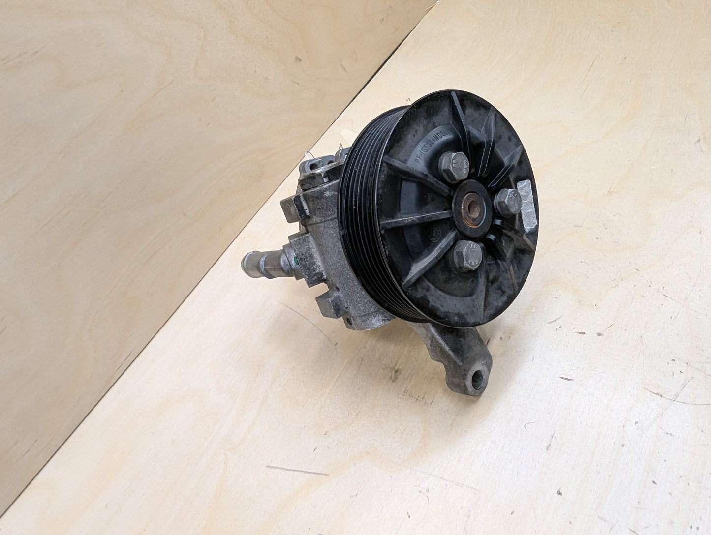 06-13 OEM BMW E82 E88 E90 E92 E93 Hydraulic Power Steering Pump Pulley N54 N55