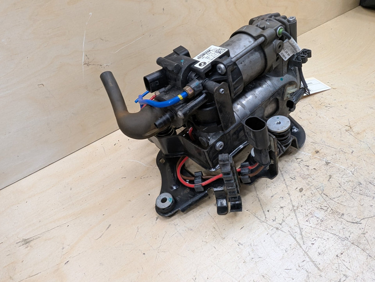 16-22 OEM BMW G11 G12 740 750 M760 Air Suspension Compressor Pump Module Motor