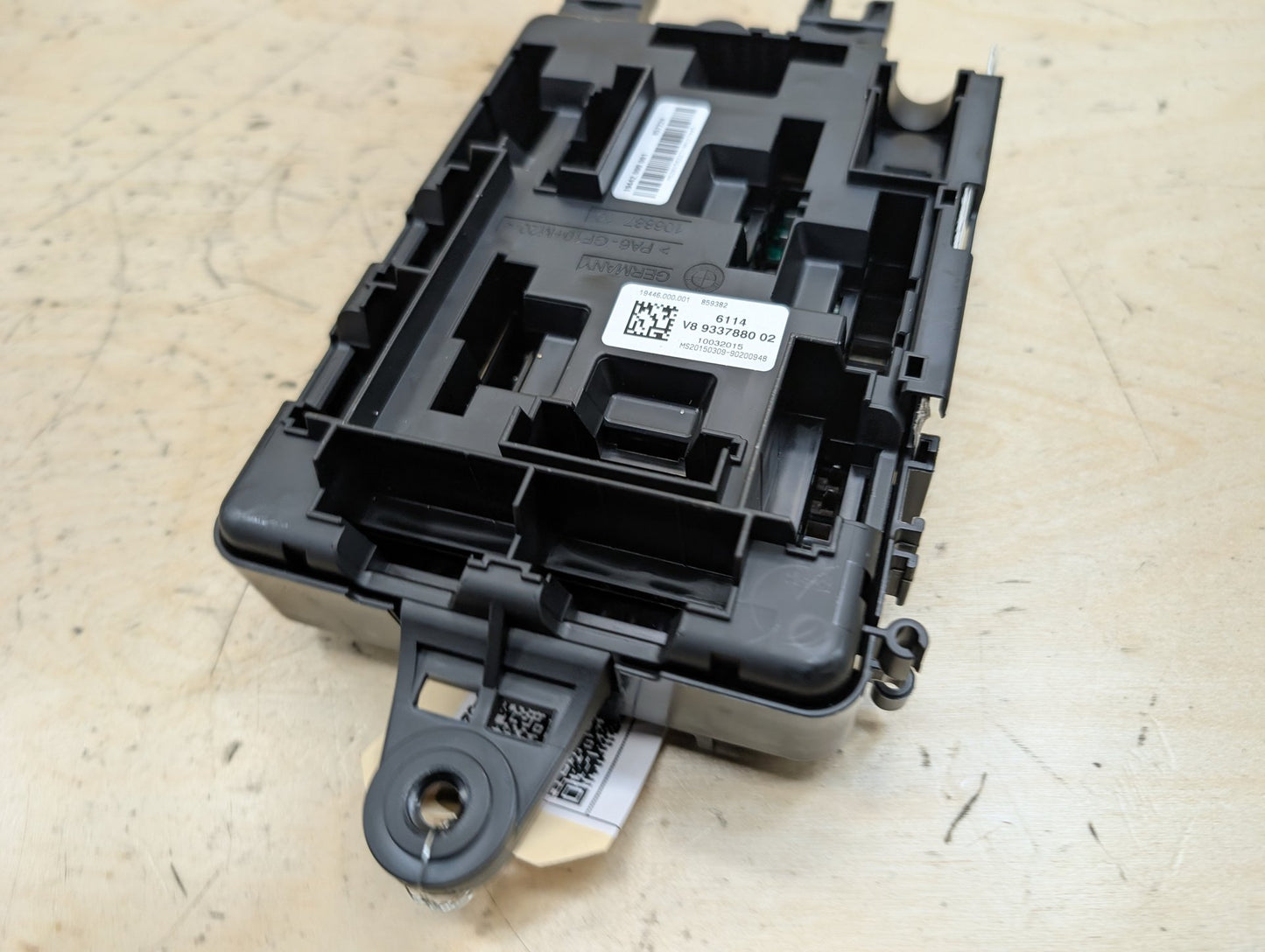 2012-2018 BMW 320i F30 Rear Power Distribution Fuse Box 9337880