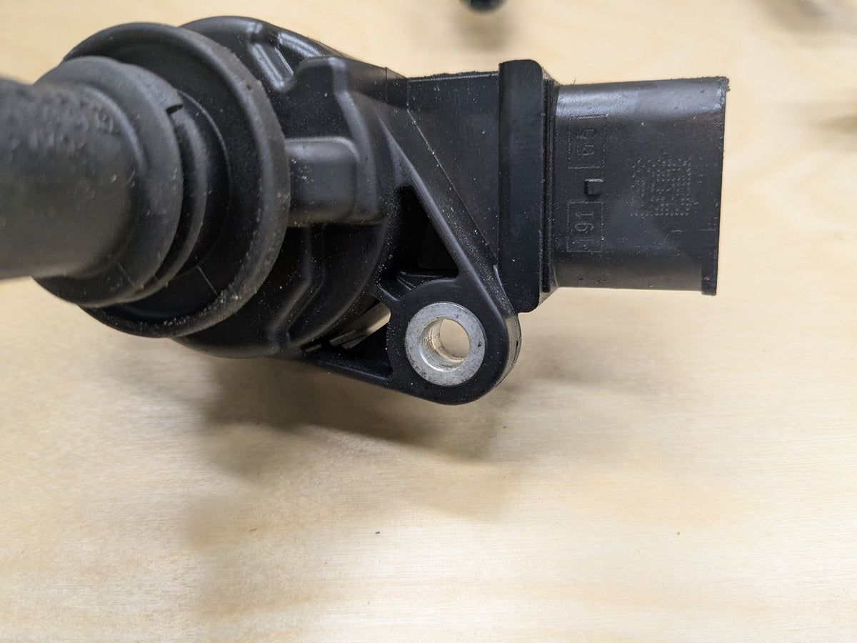 2009-2011 Mercedes-Benz R171 SLK-Class M272 Engine Ignition Coil A0001502780