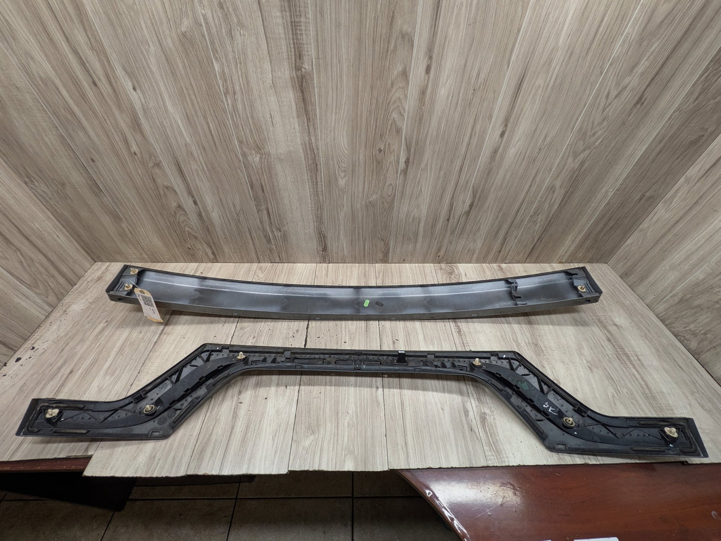 04-10 OEM BMW X3 E83 Liftgate Trunk Exterior Molding Trim SET 7052452