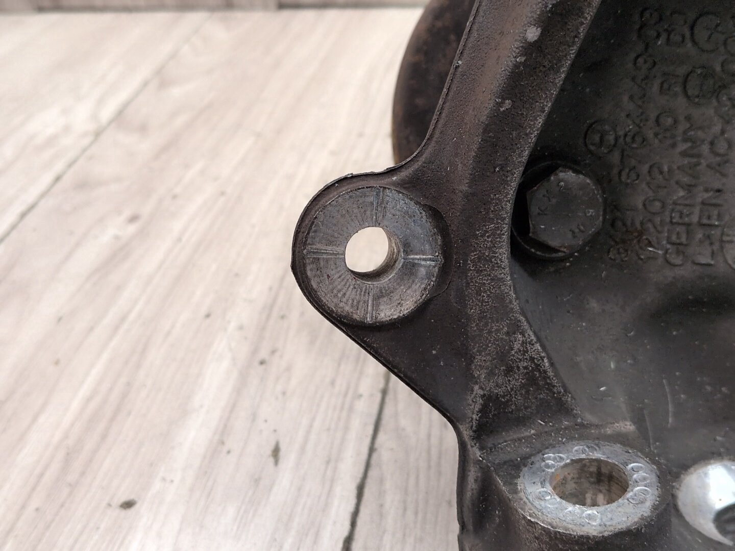 2006-2011 BMW 328i E90 Front Left Driver Spindle Knuckle w/ Bearing 6764443